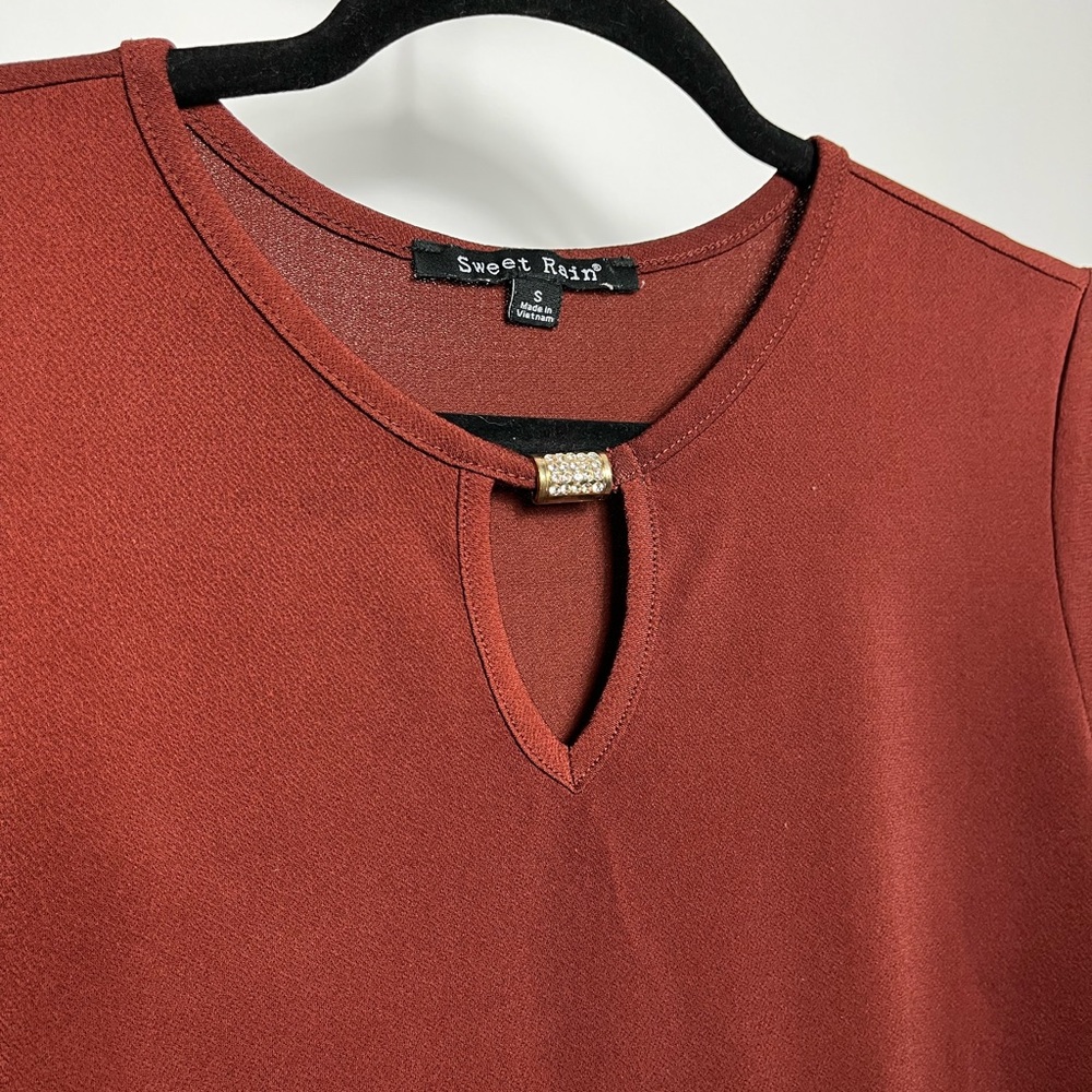 Burgundy Business Top - Picture 3 of 5